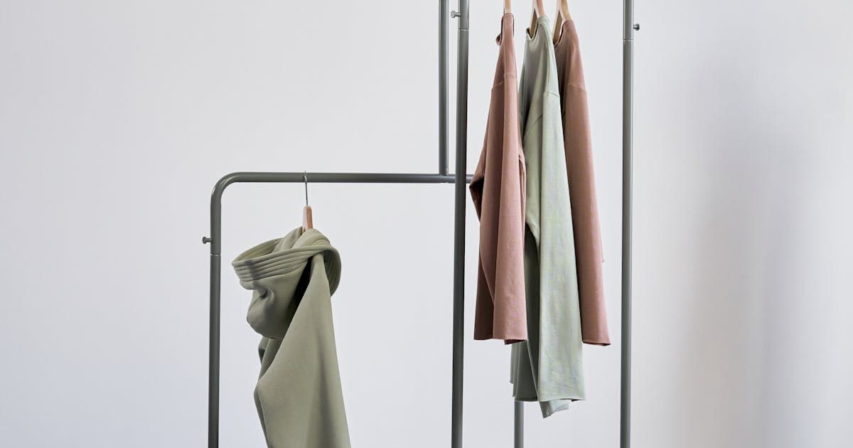 How to Build a Capsule Wardrobe (Step by Step)